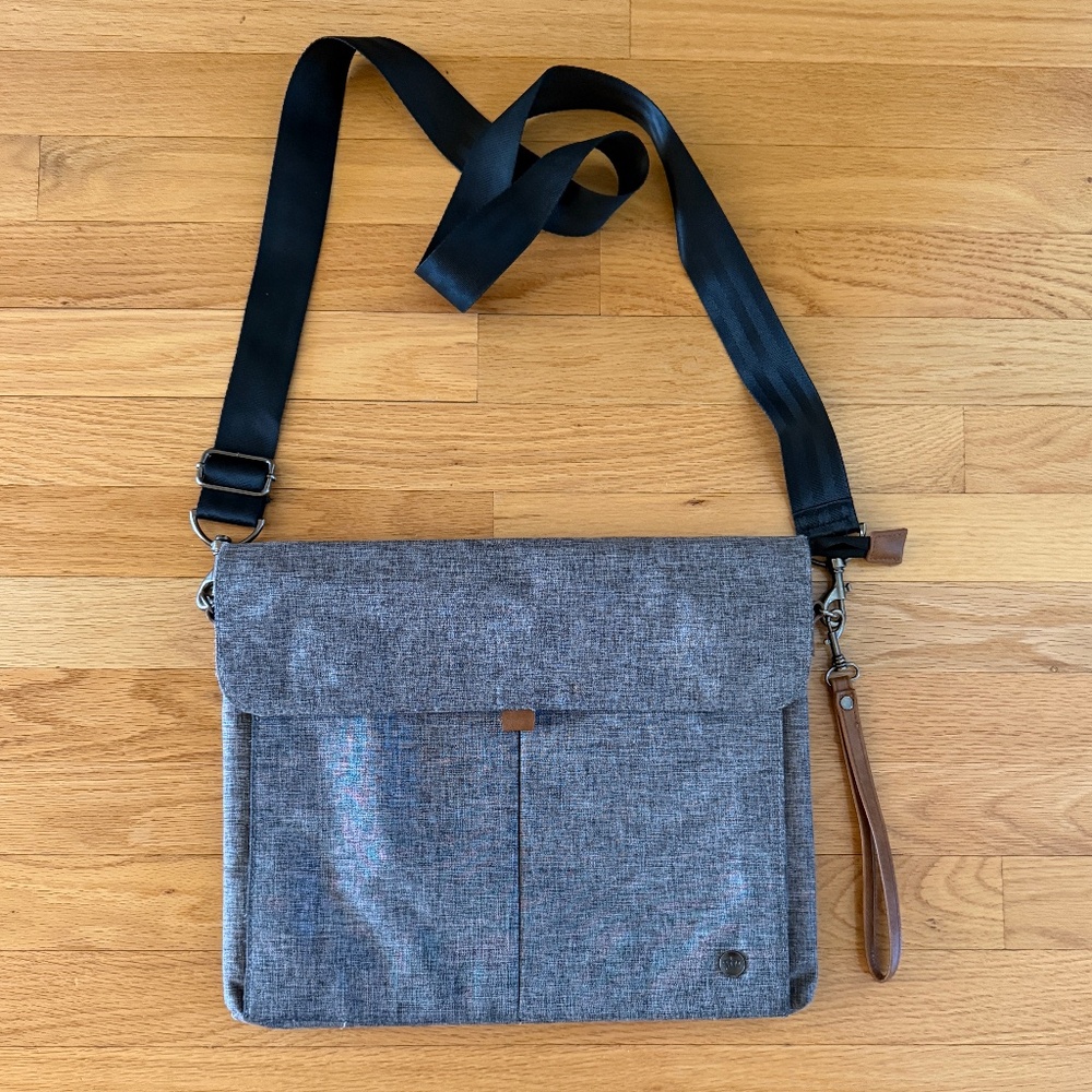 PKG Toronto Canada Padded Laptop Sleeve Crossbody Bag 14"